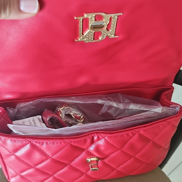 Red Quilted Chain Shoulder Bag - Picture 6 of 6